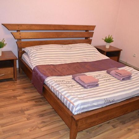 Ferienwohnung Квартира Двохкімнатна Фонтан Kamjanez-Podilskyj Exterior foto